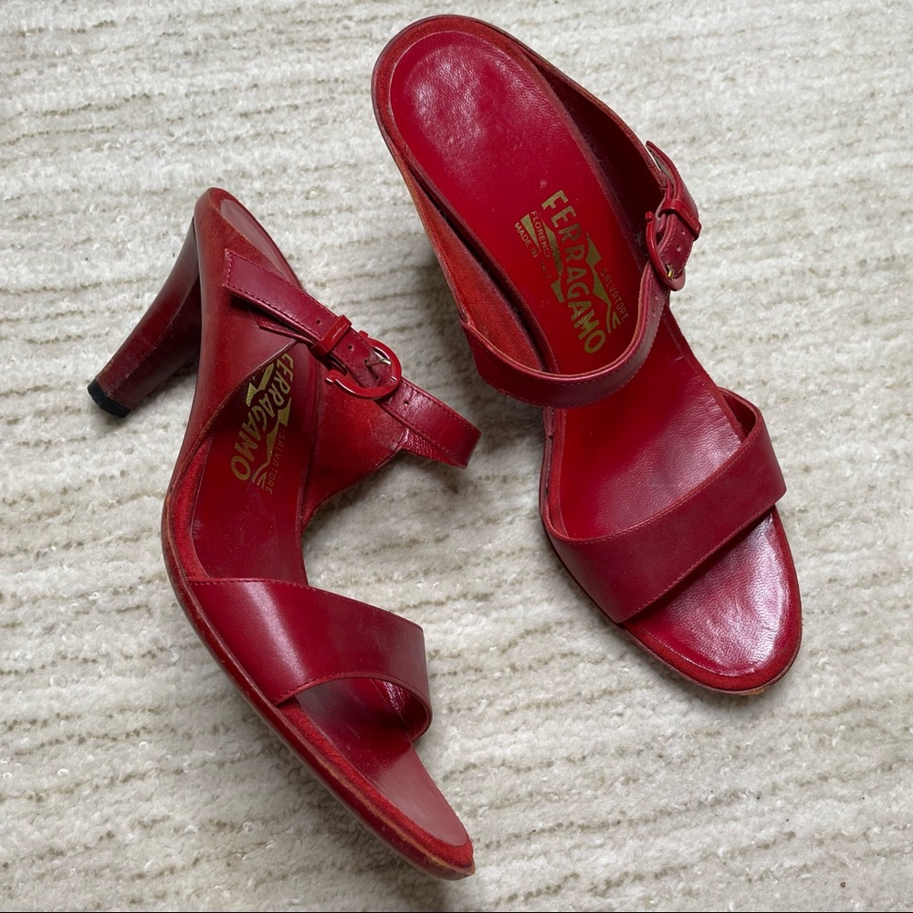 Vintage red Ferragamo heels. Size: 7. Authentic.